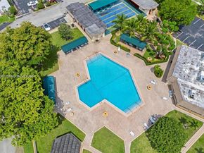4000 NW 44th Ave 203, Lauderdale Lakes FL 33319