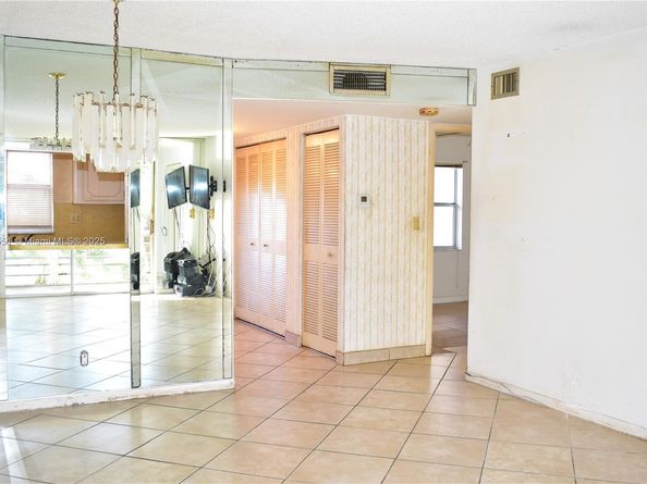 9370 Sunrise Lakes Blvd 203, Sunrise FL 33322