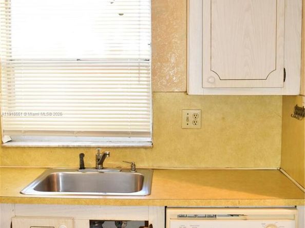 9370 Sunrise Lakes Blvd 203, Sunrise FL 33322