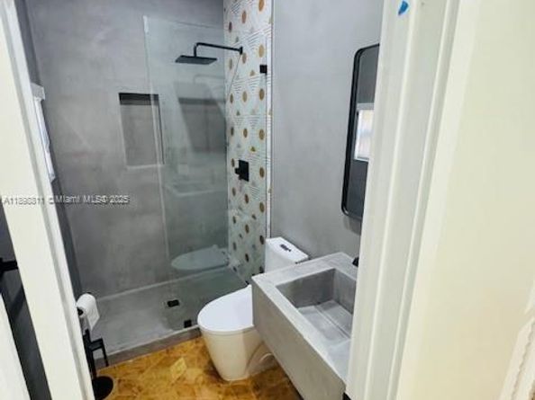 905 SW 13th Ct, Miami FL 33135