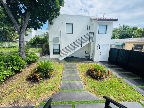 905 SW 13th Ct, Miami FL 33135