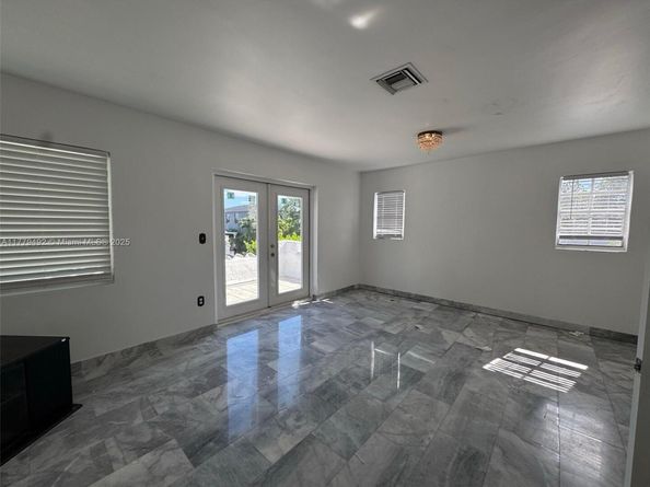 1664 SW 9th St, Miami FL 33135