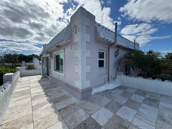 1664 SW 9th St, Miami FL 33135