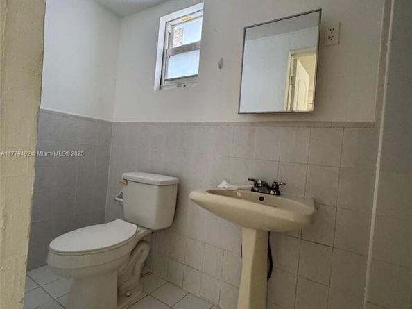 1664 SW 9th St, Miami FL 33135