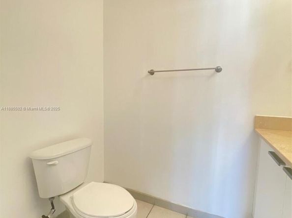 Undisclosed Address #A11885502, Hollywood FL 33020