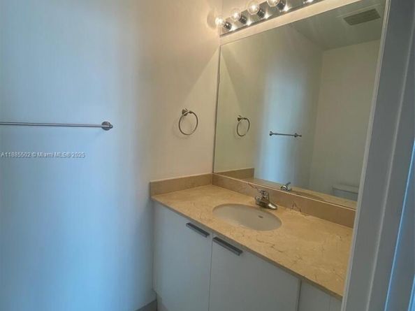 Undisclosed Address #A11885502, Hollywood FL 33020