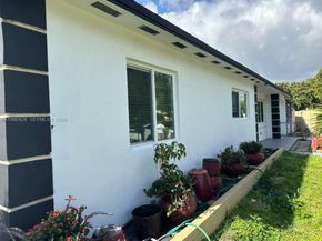 2458 Plunkett St, Hollywood FL 33020