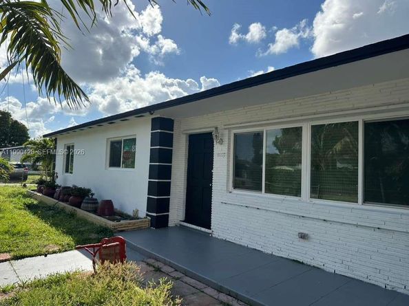 2458 Plunkett St, Hollywood FL 33020