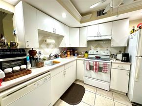 2831 Somerset Dr 206, Lauderdale Lakes FL 33311