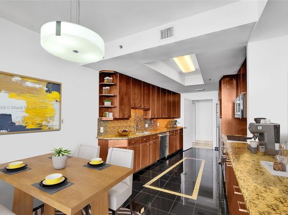 808 E Brickell Key Dr 2104, Miami FL 33131