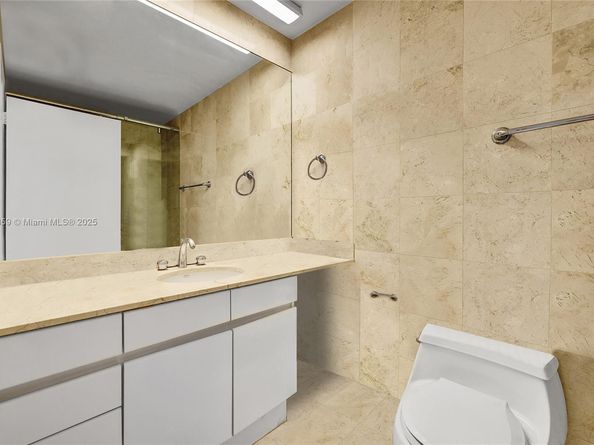 808 E Brickell Key Dr 2104, Miami FL 33131