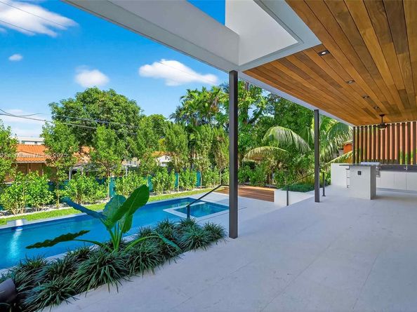 1021 W 46th St, Miami Beach FL 33140