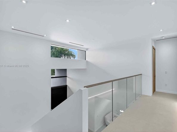 1021 W 46th St, Miami Beach FL 33140