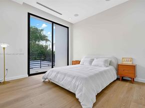 1021 W 46th St, Miami Beach FL 33140