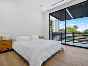 1021 W 46th St, Miami Beach FL 33140