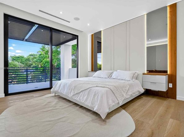 1021 W 46th St, Miami Beach FL 33140