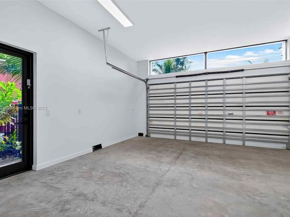 1021 W 46th St, Miami Beach FL 33140