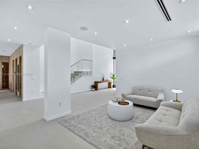 1021 W 46th St, Miami Beach FL 33140