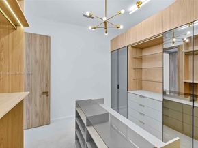 1021 W 46th St, Miami Beach FL 33140