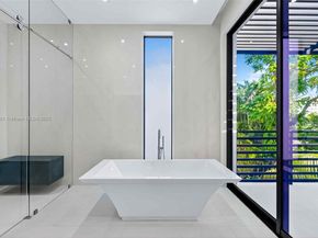 1021 W 46th St, Miami Beach FL 33140