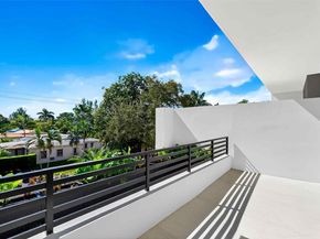 1021 W 46th St, Miami Beach FL 33140