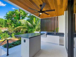 1021 W 46th St, Miami Beach FL 33140