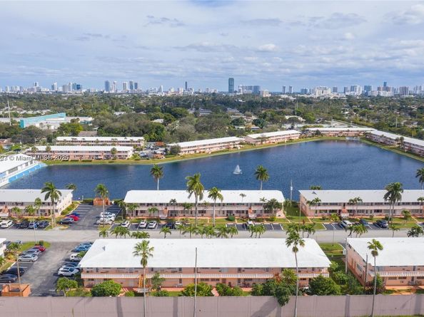 900 SW 11th Ave C, Hallandale Beach FL 33009