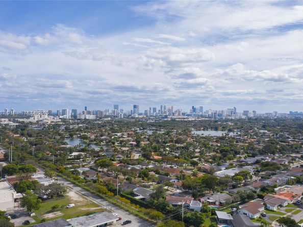 900 SW 11th Ave C, Hallandale Beach FL 33009