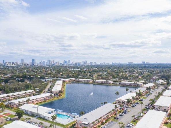 900 SW 11th Ave C, Hallandale Beach FL 33009