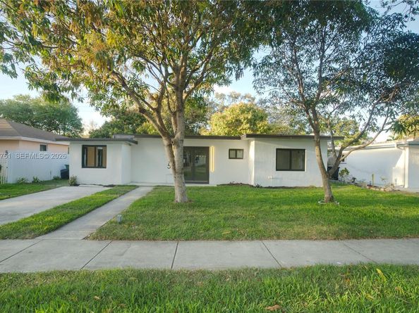 315 NW 127th St, North Miami FL 33168