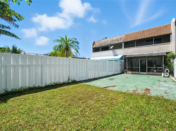 9074 NW 35th Pl, Sunrise FL 33351