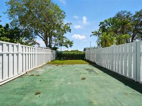 9074 NW 35th Pl, Sunrise FL 33351