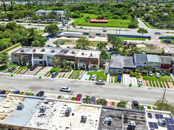 9074 NW 35th Pl, Sunrise FL 33351