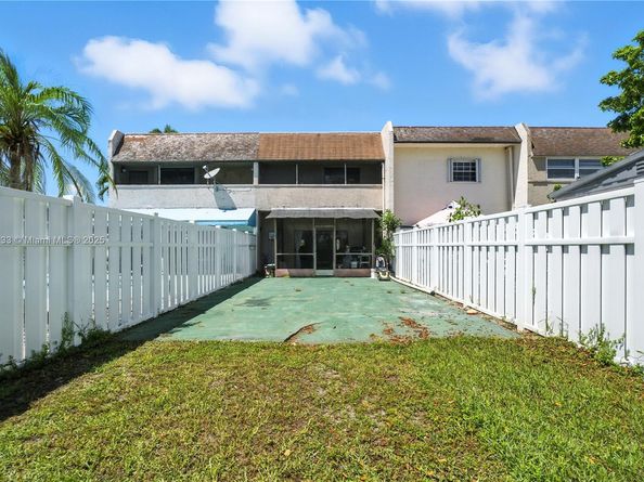 9074 NW 35th Pl, Sunrise FL 33351