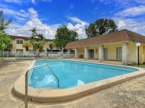 7823 Miller Dr C208, Miami FL 33155