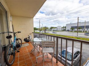7823 Miller Dr C208, Miami FL 33155