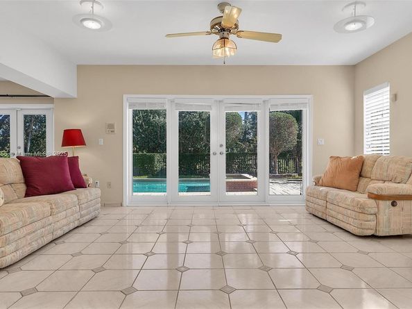 5309 Alton Rd, Miami Beach FL 33140
