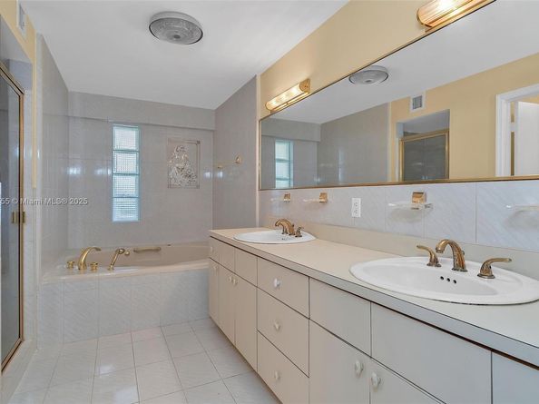 5309 Alton Rd, Miami Beach FL 33140