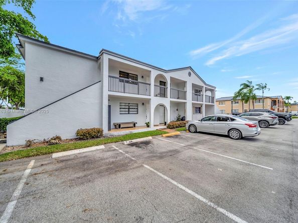18224 Mediterranean Blvd 61706, Hialeah FL 33015