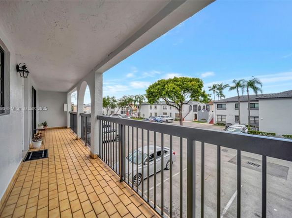 18224 Mediterranean Blvd 61706, Hialeah FL 33015