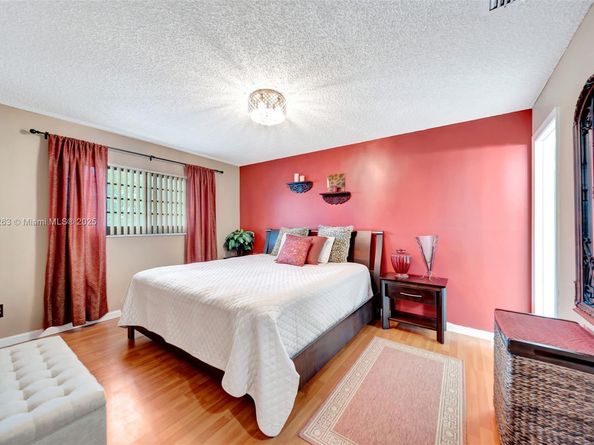 18224 Mediterranean Blvd 61706, Hialeah FL 33015