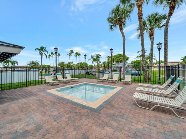 18224 Mediterranean Blvd 61706, Hialeah FL 33015