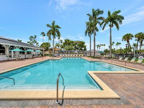 18224 Mediterranean Blvd 61706, Hialeah FL 33015