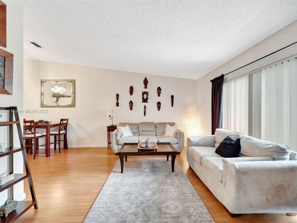 18224 Mediterranean Blvd 61706, Hialeah FL 33015