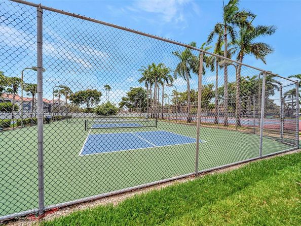 18224 Mediterranean Blvd 61706, Hialeah FL 33015