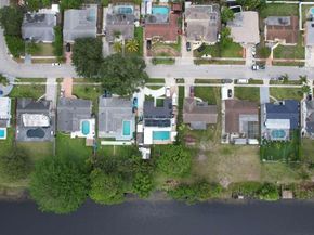 6582 NW 1st St, Margate FL 33063