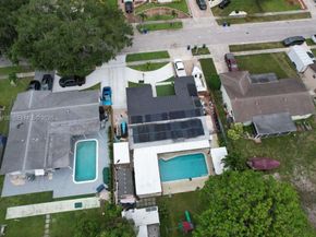 6582 NW 1st St, Margate FL 33063