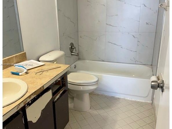 Undisclosed Address #A11573072, Oakland Park FL 33309