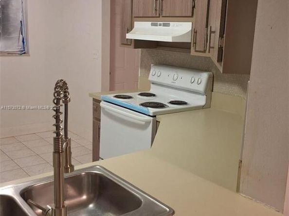 Undisclosed Address #A11573072, Oakland Park FL 33309