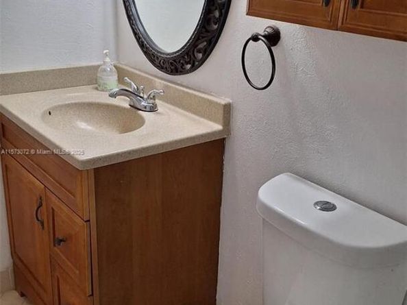 Undisclosed Address #A11573072, Oakland Park FL 33309